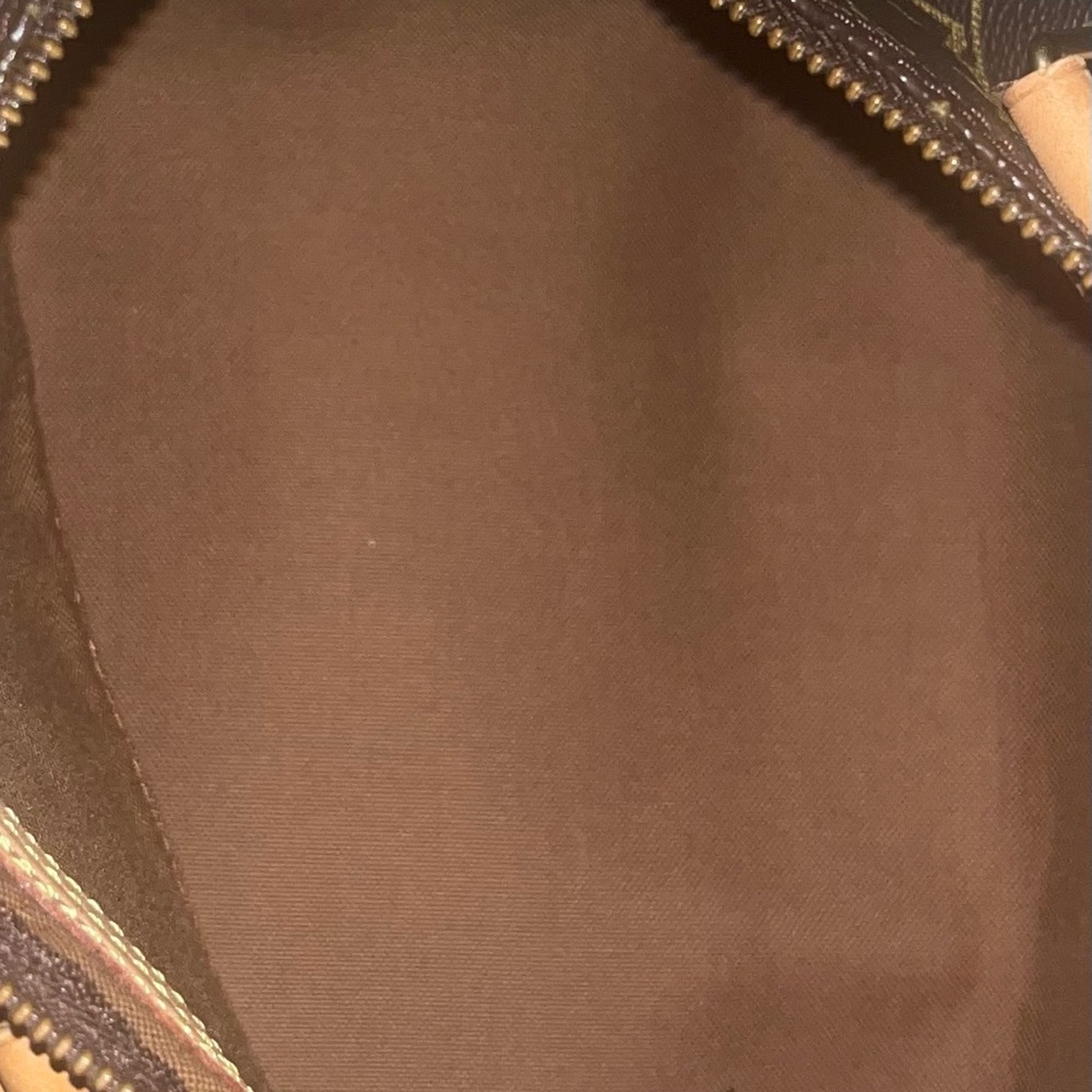 SOLD!!

AUTHENTIC Louis Vuitton Speedy 25 - Picture 10 of 11